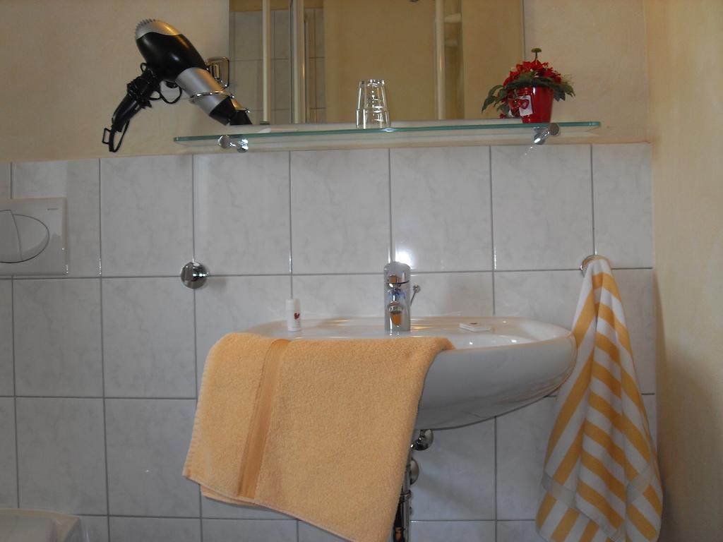 Hotel Brueckentor Ринтельн Номер фото