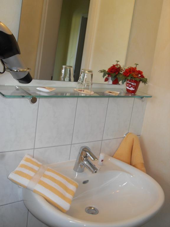 Hotel Brueckentor Ринтельн Номер фото