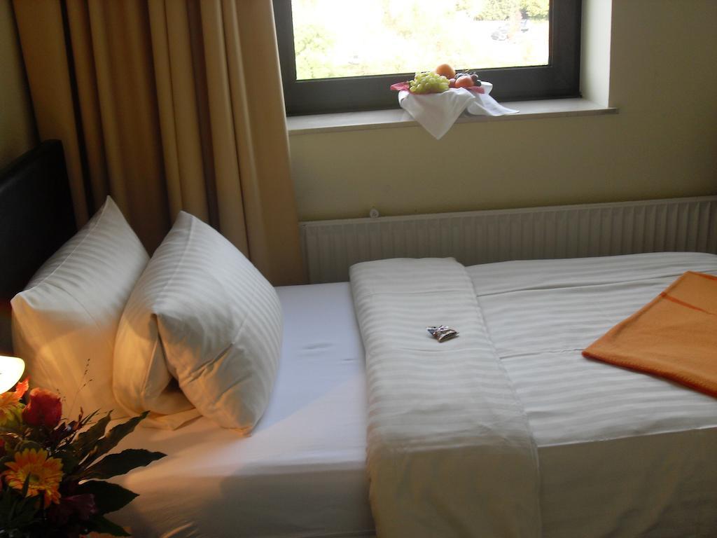 Hotel Brueckentor Ринтельн Номер фото