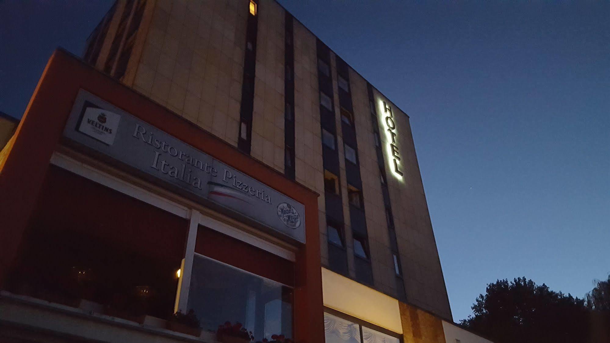 Hotel Brueckentor Ринтельн Экстерьер фото