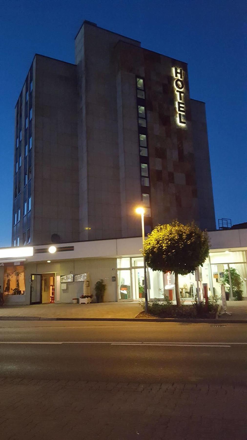 Hotel Brueckentor Ринтельн Экстерьер фото