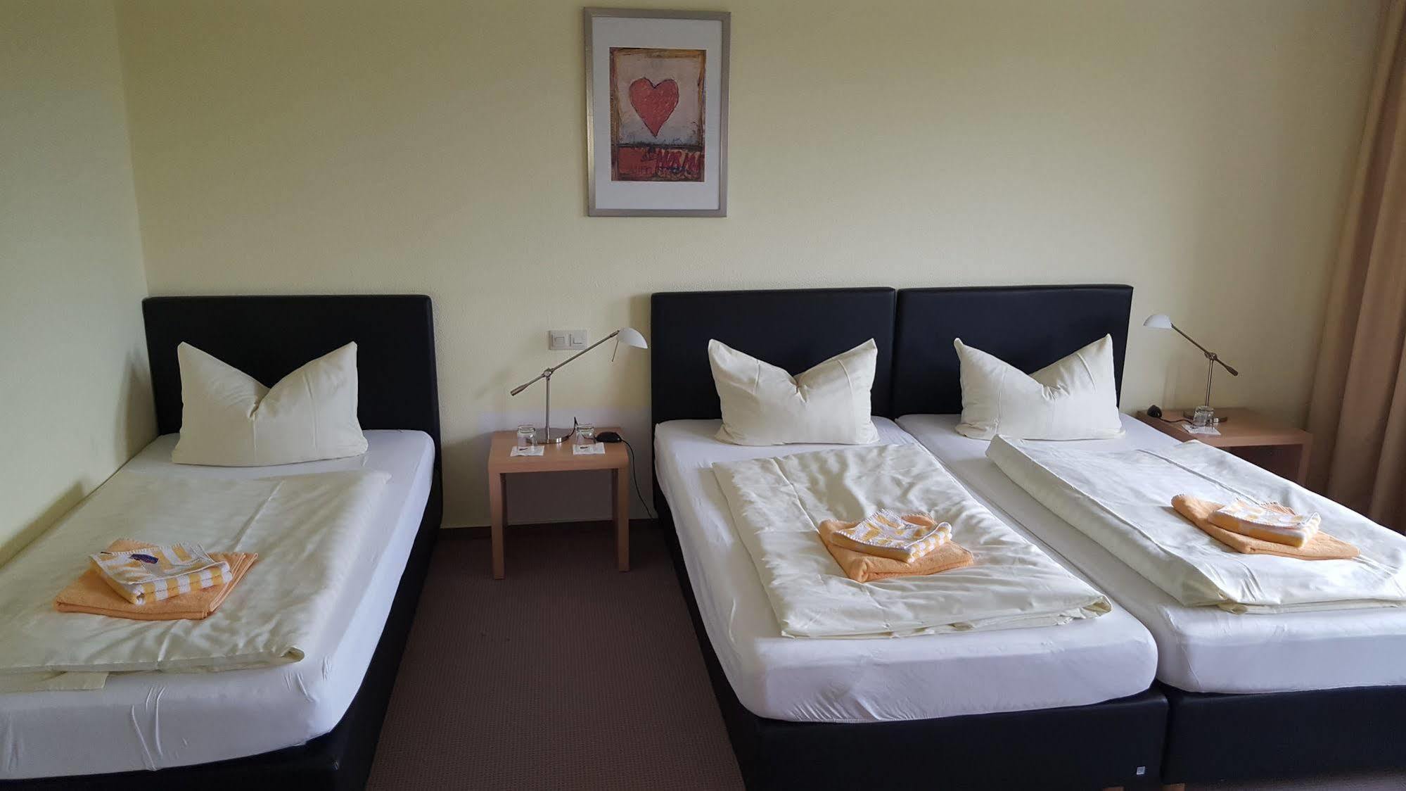 Hotel Brueckentor Ринтельн Экстерьер фото