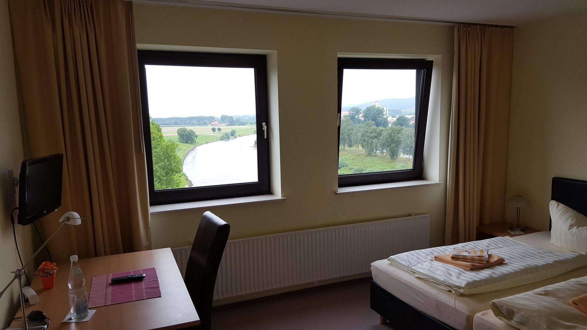 Hotel Brueckentor Ринтельн Экстерьер фото