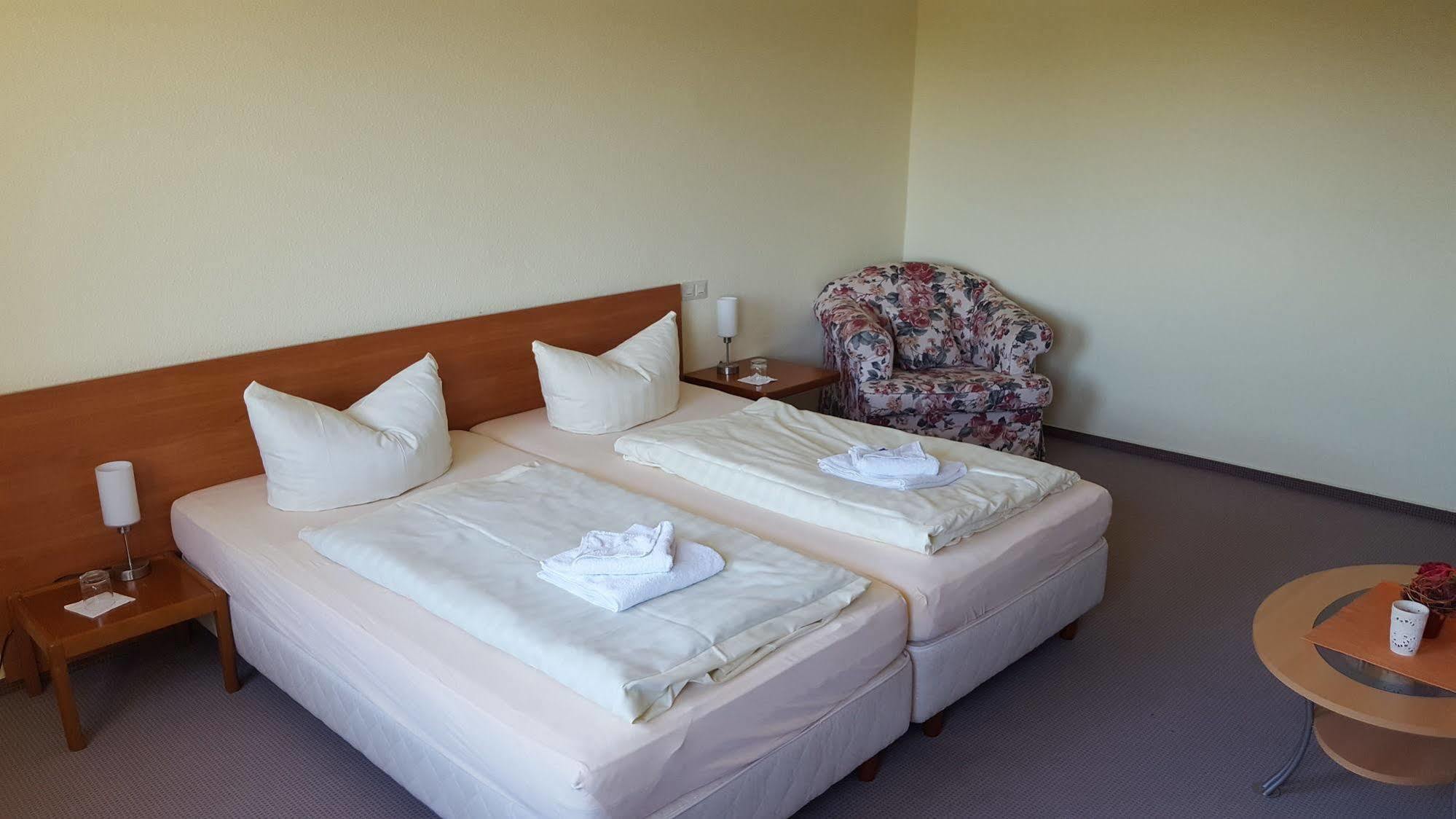 Hotel Brueckentor Ринтельн Экстерьер фото