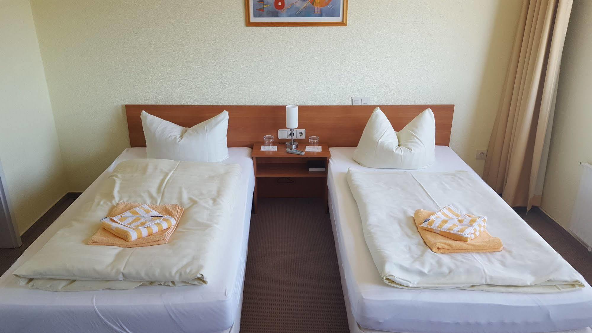Hotel Brueckentor Ринтельн Экстерьер фото